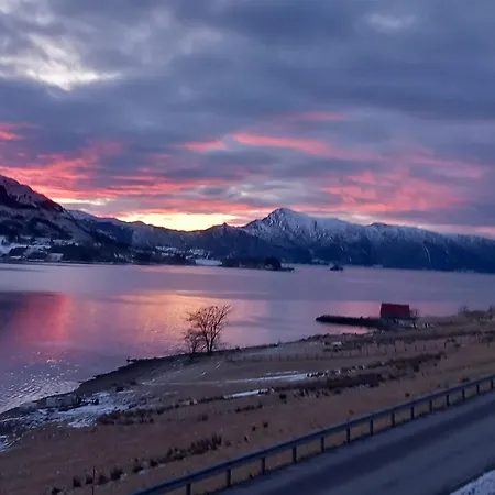 Daire Fjord & Fjell Idyll Tunheim