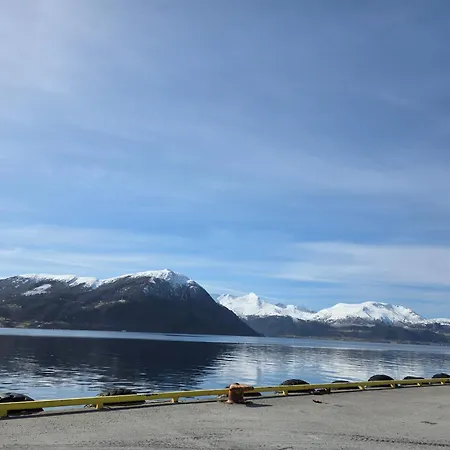 Daire Fjord & Fjell Idyll Tunheim